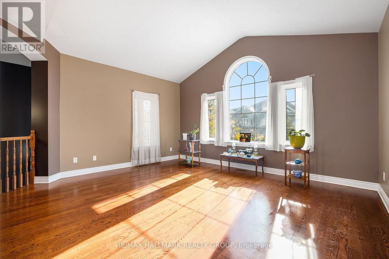 28920154/24-castle-glen-crescent/glencairnhazeldean/ottawa/ontario/K2L4H1_7