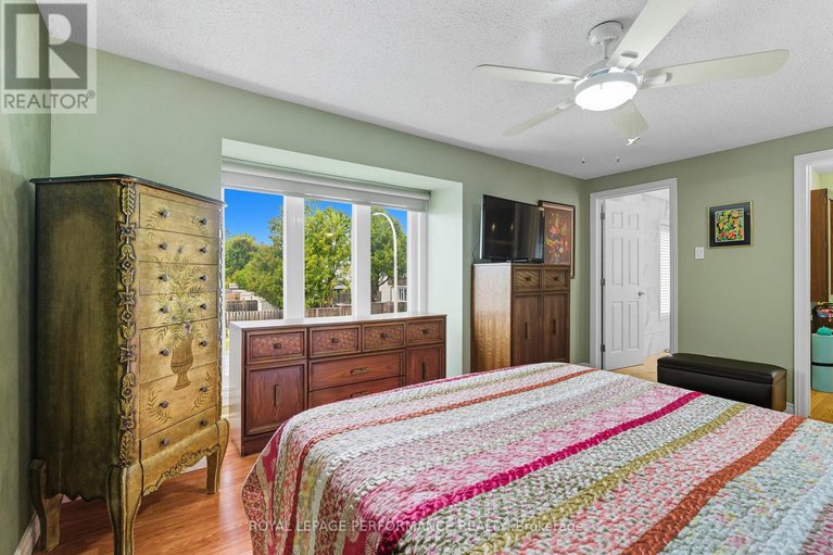 28895549/2463-orient-park-drive/blackburn-hamlet-south/ottawa/ontario/K1B4N2_19