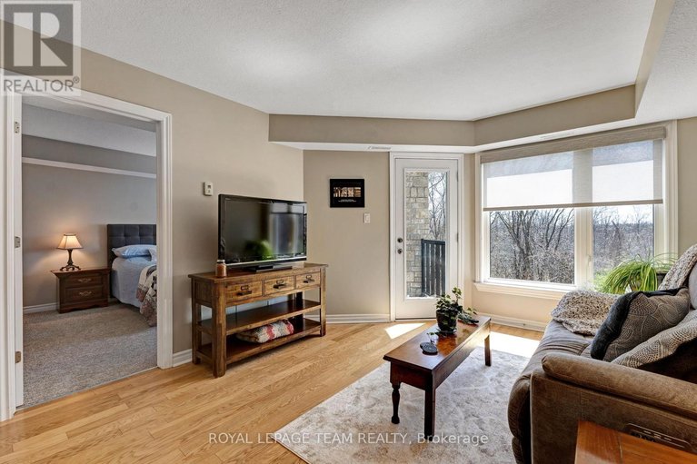 29638662/209-398-van-buren-street/kemptville/north-grenville/ontario/K0G1J0_17