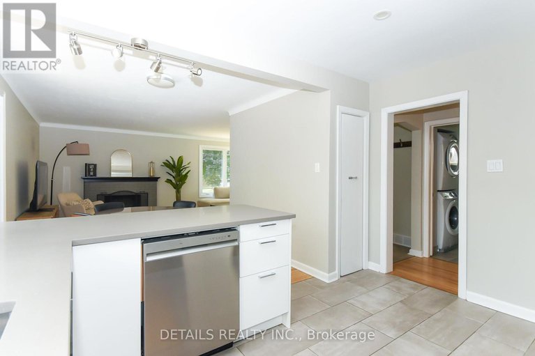 28587283/1300-field-street/bel-air-park/ottawa/ontario/K2C2R3_10