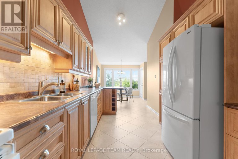 28877037/16-oyster-bay-court/stittsville-central/ottawa/ontario/K2S1H3_25