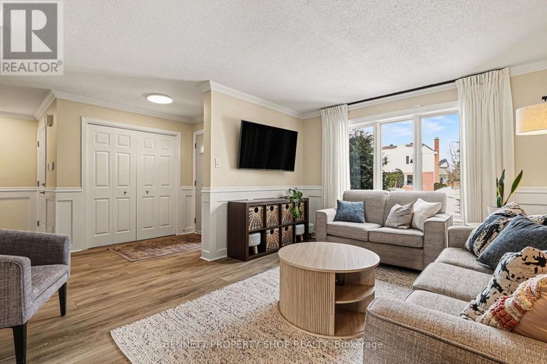 29404240/216-macdougall-street/village-of-russell/russell/ontario/K4R1A5_5