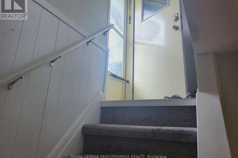 29035892/2529-roman-avenue/queensway-terrace-north/ottawa/ontario/K2B7X8_22