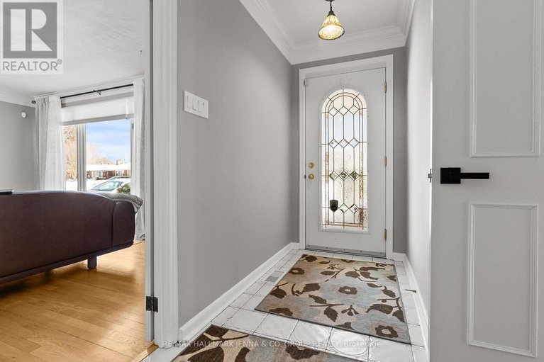 29393824/866-claude-street/castle-heightsrideau-high/ottawa/ontario/K1K2S6_3