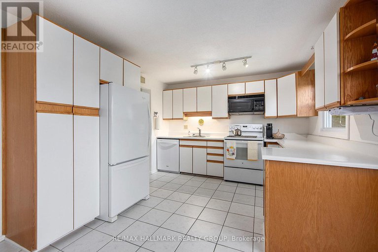 29079645/1570-payette-drive/bilberry-creekqueenswood-heights/ottawa/ontario/K1E1S9_14