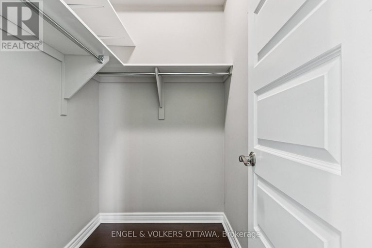 28829655/101-160-montblanc-private/convent-glen-north/ottawa/ontario/K1C0B8_32