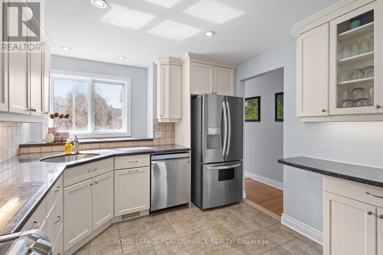 29606719/219-switzer-avenue/westborohampton-park/ottawa/ontario/K1Z7H8_5