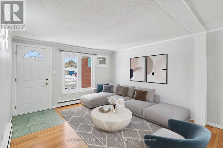 29401594/1503-blackheath-street/bilberry-creekqueenswood-heights/ottawa/ontario/K1E1K6_3