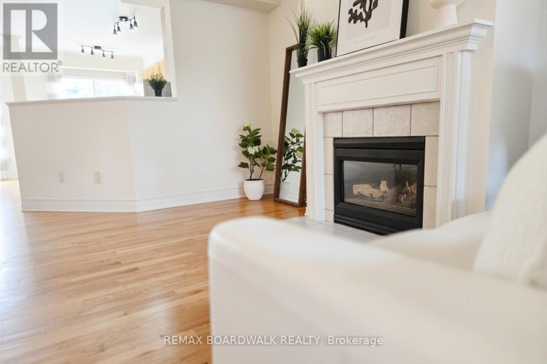 29678425/42-college-circle/castle-heights/ottawa/ontario/K1K4R8_7