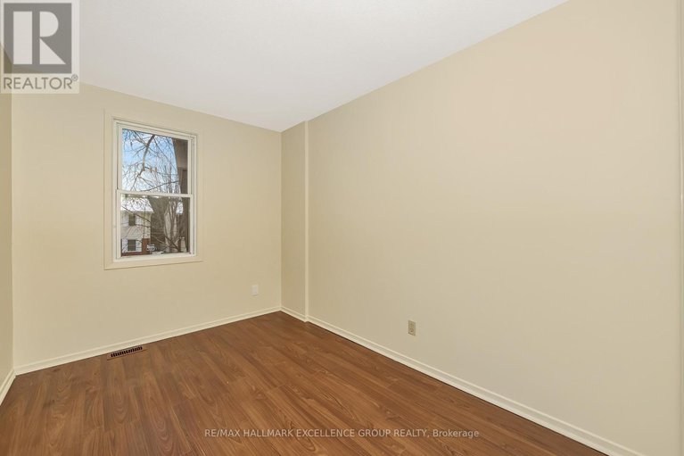 29167198/15-1968-fairglen-mews/blackburn-hamlet-south/ottawa/ontario/K1B5A5_25