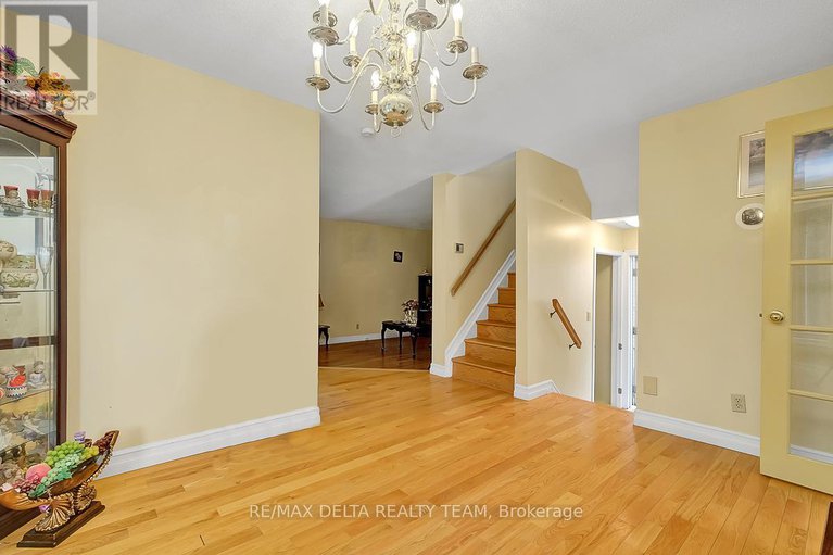 29187957/6096-meadowhill-crescent/chapel-hill/ottawa/ontario/K1C5R8_7