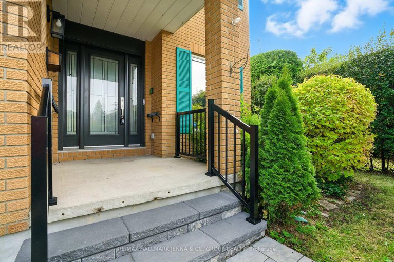 28807492/1115-st-emmanuel-terrace/convent-glen-north/ottawa/ontario/K1C2J6_2