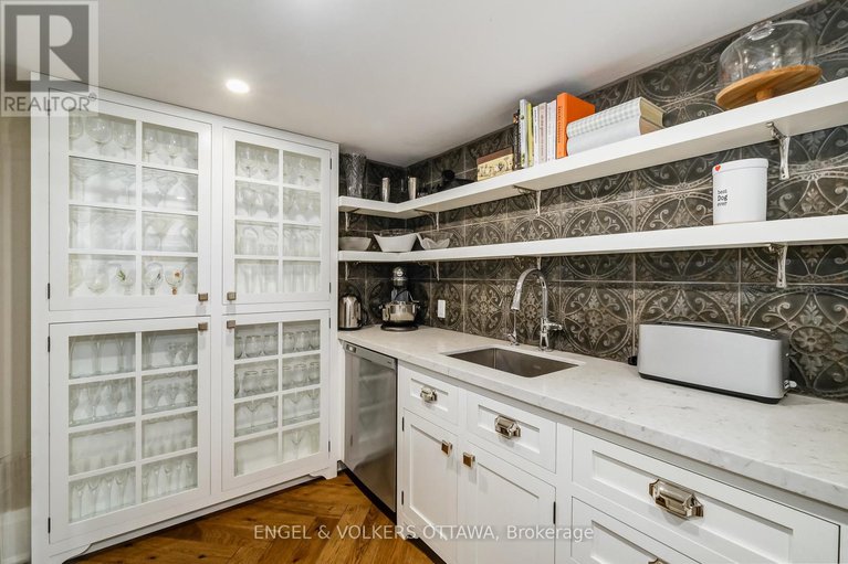 28062589/5651-herwig-place/manotick-south-to-roger-stevens/ottawa/ontario/K4M1B3_19