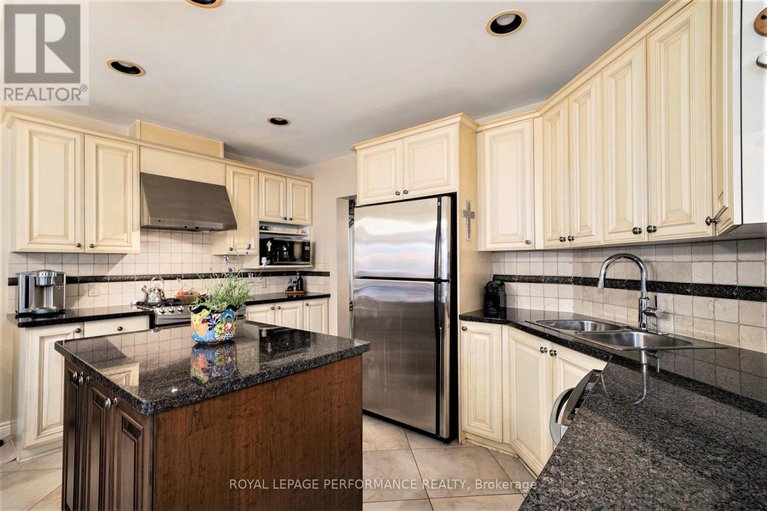 28759789/21-berry-glen-street/strandherd/ottawa/ontario/K2G7A5_7