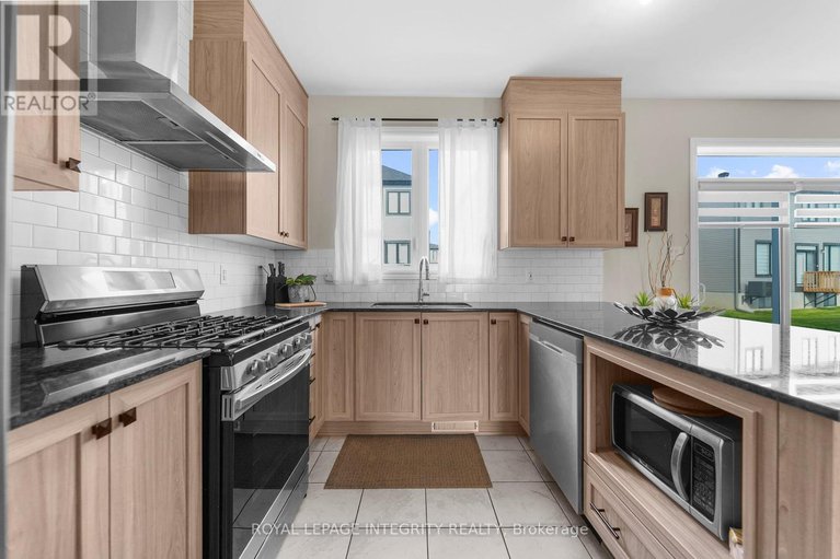 28643913/724-vennecy-terrace/orleans-village/ottawa/ontario/K1W0N3_13