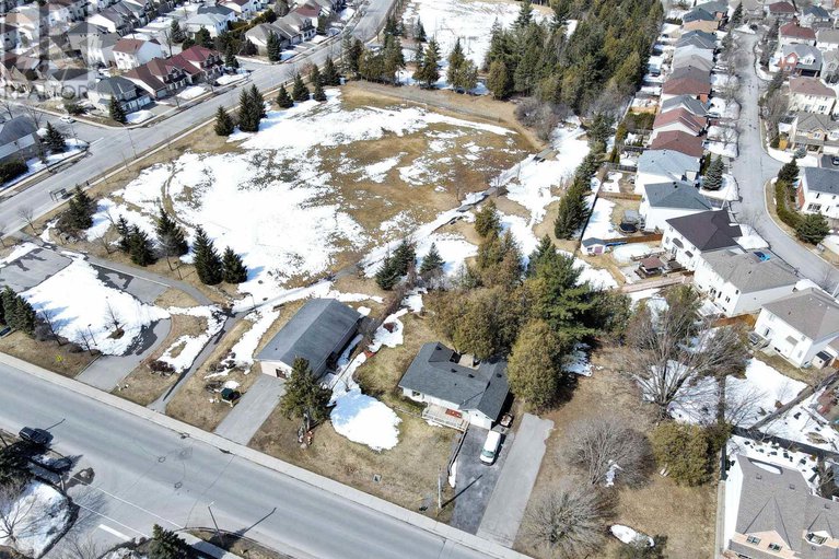 29411568/1215-klondike-road-s/morgans-grantsouth-march/ottawa/ontario/K2W1E1_23