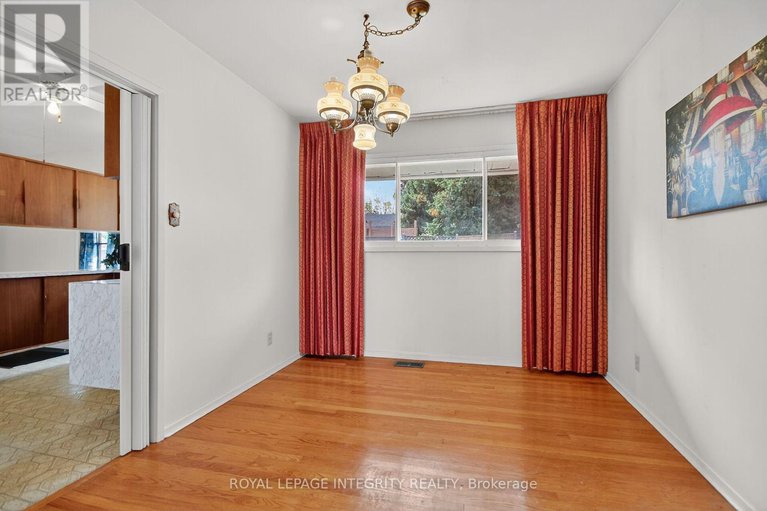 29006846/2106-dunelm-street/elmvale-acresurbandale/ottawa/ontario/K1G2S3_13
