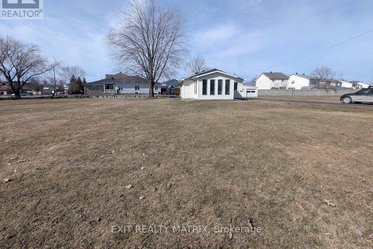 27992134/1632-trim-road/fallingbrookpineridge/ottawa/ontario/K4A3P8_4
