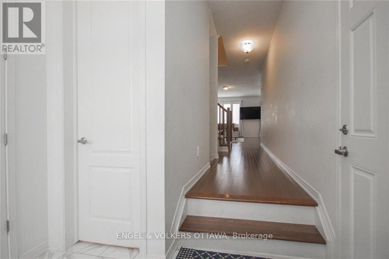 28850682/507-tulip-tree-way/mer-bleuebradley-estatesanderson-park/ottawa/ontario/K1W0L8_3