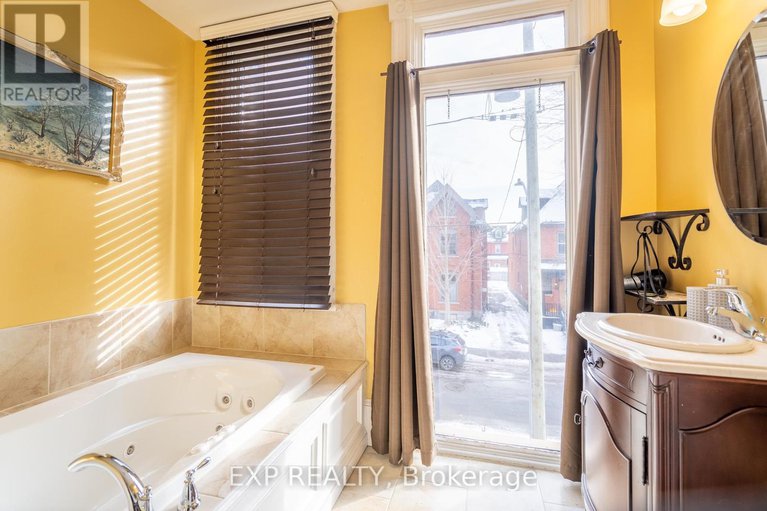 28578416/431-gilmour-street/ottawa-centre/ottawa/ontario/K2P0R5_20