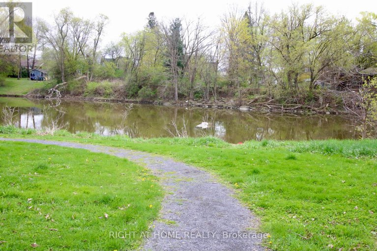 28302296/1c-97-mill-street/village-of-russell/russell/ontario/K4R1B8_23