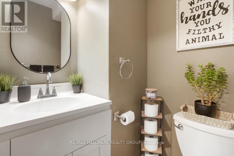 28857388/5498-edgewater-drive/manotick-east-to-manotick-station/ottawa/ontario/K4M1B4_4