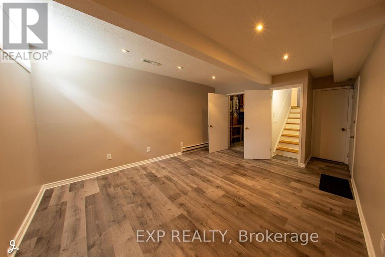 28377335/2772-springland-drive/mooneys-bayriverside-park/ottawa/ontario/K1V6M4_12