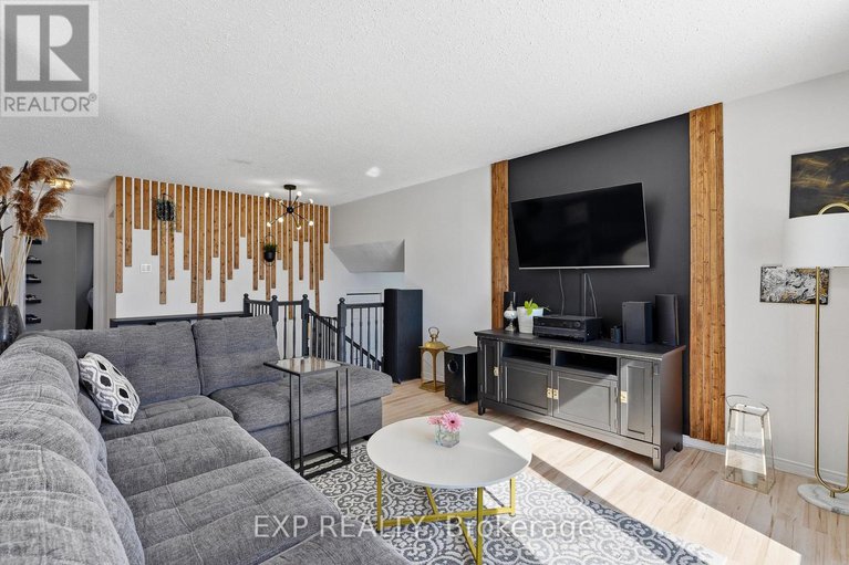 29432608/584-holmes-street/winchester/north-dundas/ontario/K0C2K0_4