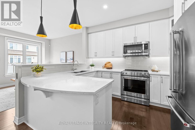 29642319/821-indica-street/stittsville-north/ottawa/ontario/K2S2J8_16