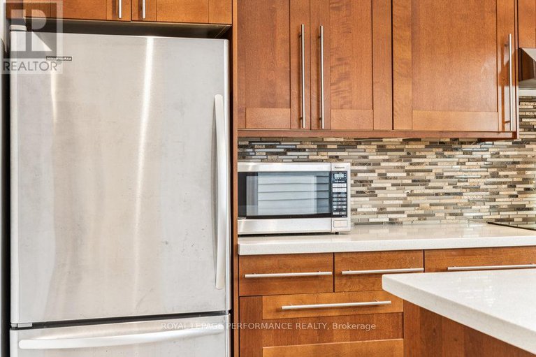 29029573/6-gillespie-crescent/hunt-club-woods/ottawa/ontario/K1V9X8_18