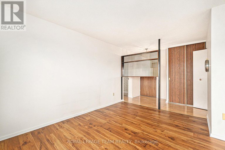 28289249/706-20-chesterton-drive/borden-farmstewart-farmcarleton-heightsparkwood-hills/ottawa/ontario/K2E6Z7_15