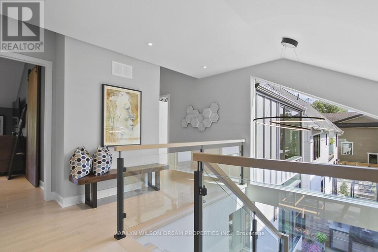 28146523/452-avondale-avenue/mckellarhighland/ottawa/ontario/K2A0S4_21