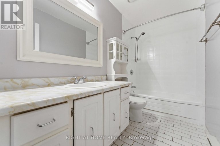 29541775/4-chisholm-court/beaverbrook/ottawa/ontario/K2K1E2_22