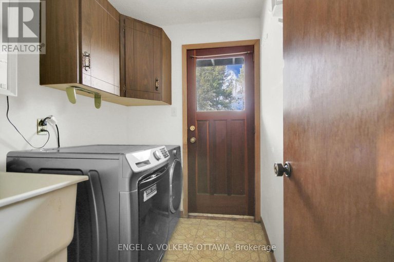 29262482/5361-hilltop-drive/manotick-long-island-nicholls-island/ottawa/ontario/K4M1G4_15