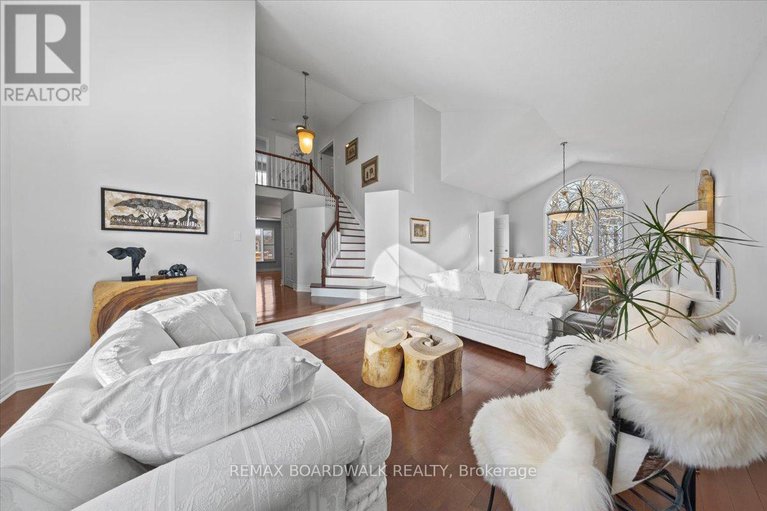 29312529/1367-talcy-crescent/fallingbrookridgemount/ottawa/ontario/K4A3C4_7