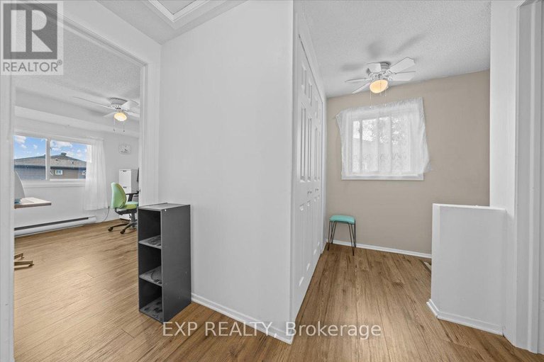 29220422/3166-stockton-drive/blossom-parkkemp-parkfindlay-creek/ottawa/ontario/K1T1S1_23