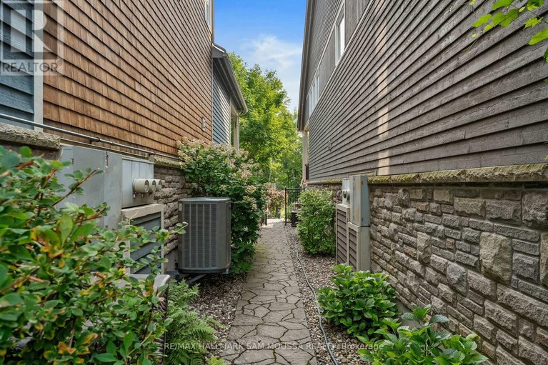 29536440/25-marsh-sparrow-private/morgans-grantsouth-march/ottawa/ontario/K2K3P1_45