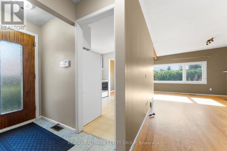 28943105/2437-tupper-avenue/hawthorne-meadows/ottawa/ontario/K1G1G6_4