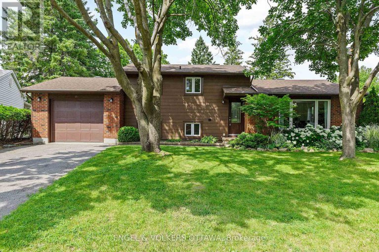 28638772/31-assiniboine-drive/borden-farmstewart-farmcarleton-heightsparkwood-hills/ottawa/ontario/K2E5R8_1