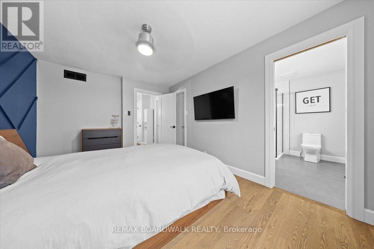 29250494/2065-breezewood-street/springridgeeast-village/ottawa/ontario/K4A4R8_24