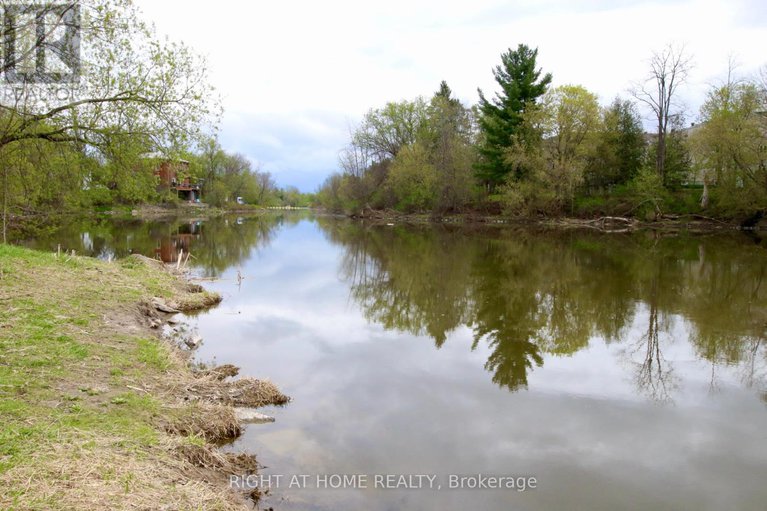 28302296/1c-97-mill-street/village-of-russell/russell/ontario/K4R1B8_22