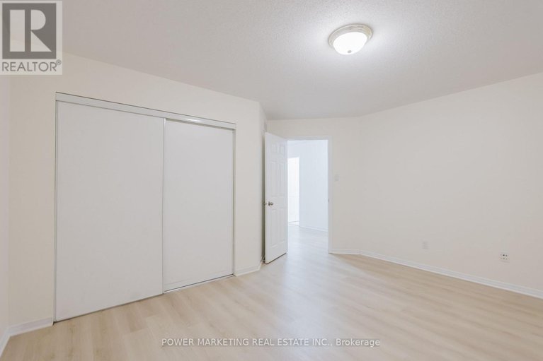 29074509/318-rustic-hills-crescent/springridgeeast-village/ottawa/ontario/K4A5A8_27