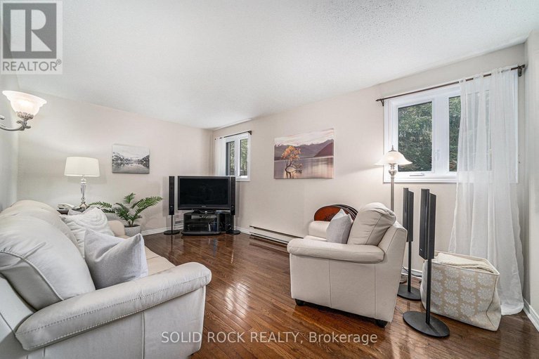 28650656/19-cullen-court/craig-henrywoodvale/ottawa/ontario/K2G4Z2_23