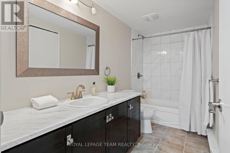 29642088/90-haxby-private/hunt-club-parkgreenboro/ottawa/ontario/K1T3C4_20