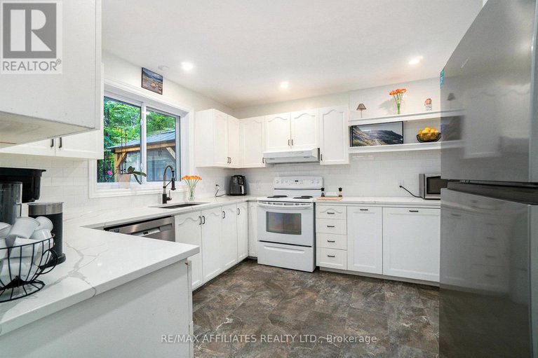 28854774/319-riverwood-drive/woodlawnmaclarens-landingkilmaurs/ottawa/ontario/K0A3M0_10