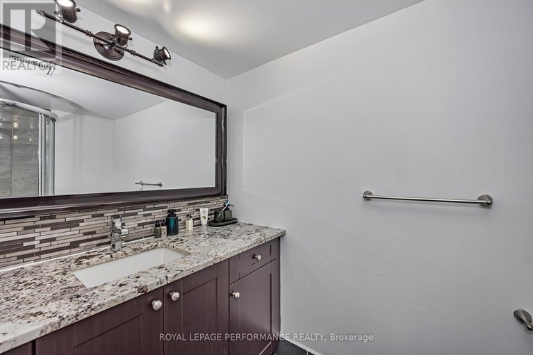 29480330/1512-2760-carousel-crescent/emerald-woodssawmill-creek/ottawa/ontario/K1T2N4_17