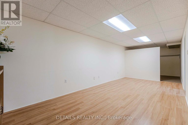 28436731/32-winnegreen-court-w/hunt-club-park/ottawa/ontario/K1G5S2_35