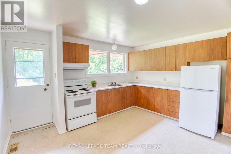 28412587/19-dayton-crescent/leslie-park/ottawa/ontario/K2H7N8_13