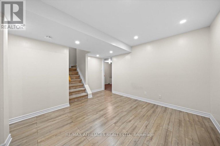 29094492/1938-ashmont-street/chapel-hill/ottawa/ontario/K1C7B9_34