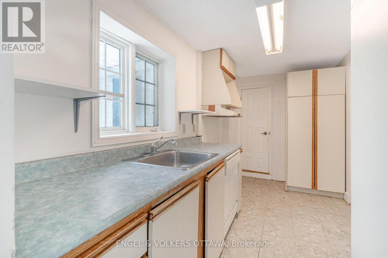 28518978/467-edgeworth-avenue/woodroffe/ottawa/ontario/K2B5L2_9